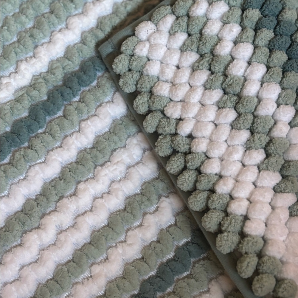 Green and White Bath Runner - Picture 5 of 5